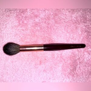 Charlotte Tilbury powder and sculpt brush ￼